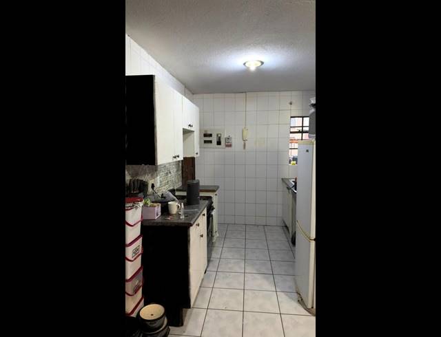 2 BEDROOM APARTMENT FOR SALE IN ROODEPOORT WEST